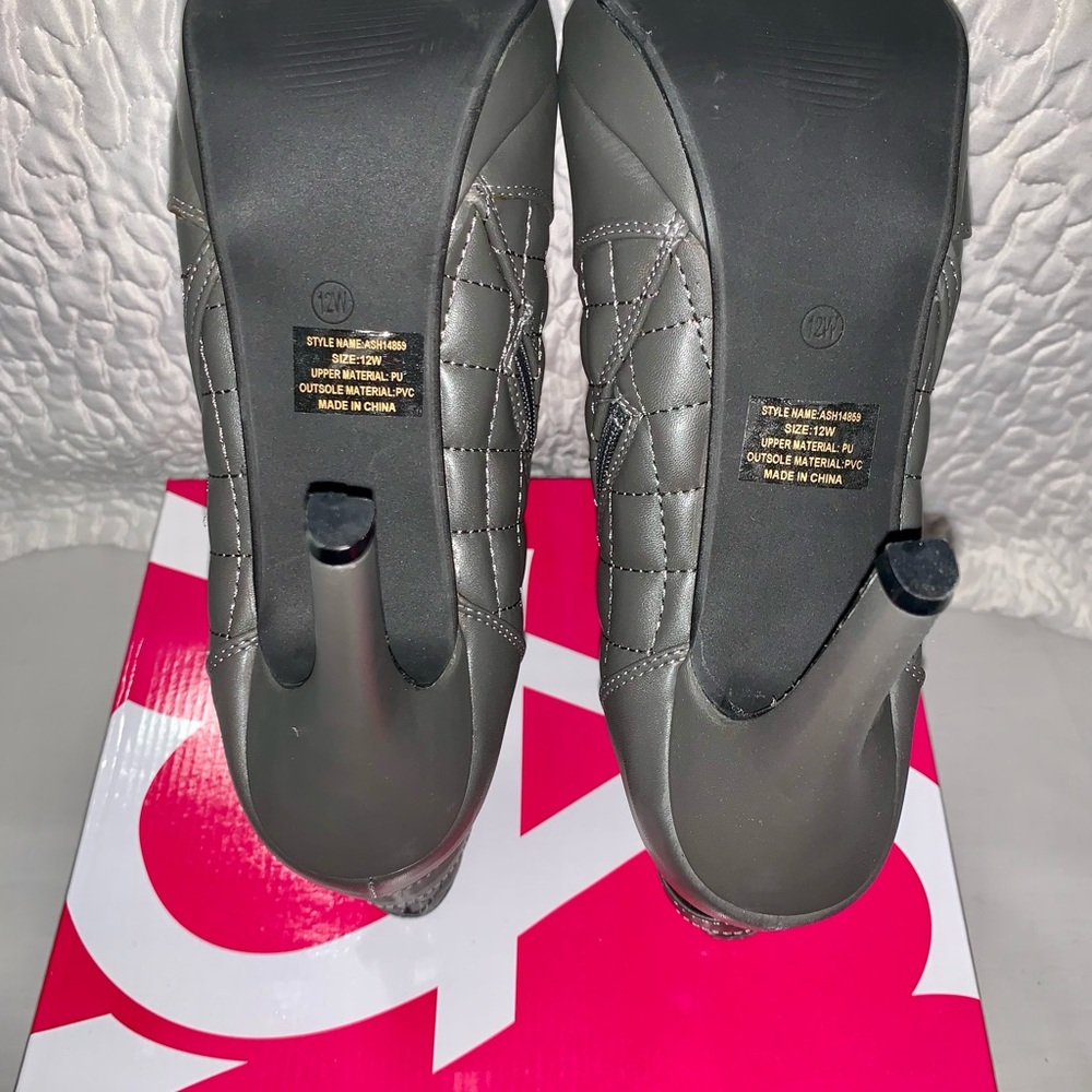 NIB Ashley Stewart Gray Quilted Heeled Boots - Picture 3 of 7